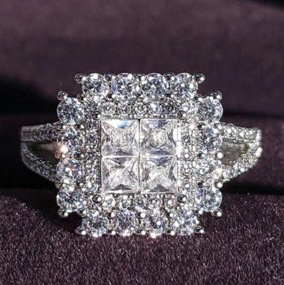 Ring - Picture 3 of 4